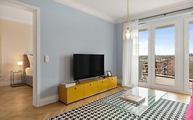 CLS Zentrale City-Wohnung in Hamburg mit E-Laden und Tiefgarage, Klimaanlage, gratis WLAN, Smart TV, großer Balkon, Nespresso Maschine inklusive Kapseln, Blick über Hamburg, Parkplatz, Cafe im Haus, Bushaltestelle direkt gegenüber, Flex Check In
